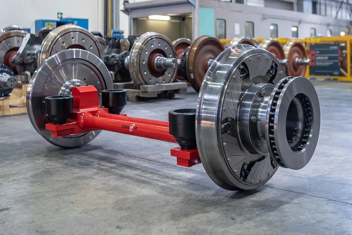 Limoset portal axle assembly